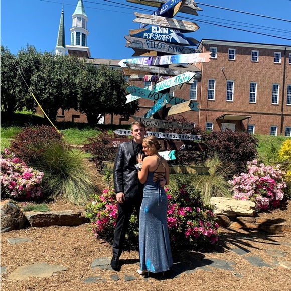 Prom dress - Picture 2 of 3